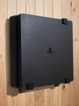 Държач PlayStation за стенен монтаж