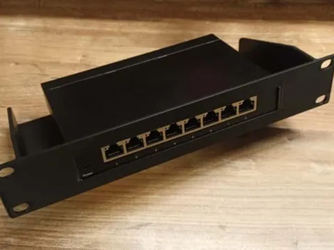 Swicht TP-Link TL-SG108S für 10" Servergehäuse 1HE
