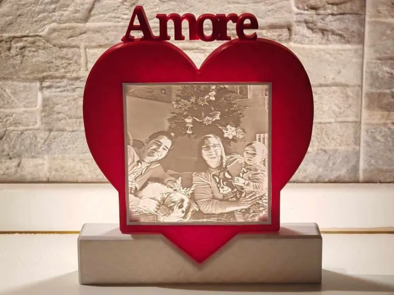 Luce di San Valentino: Emozioni in una Litofania