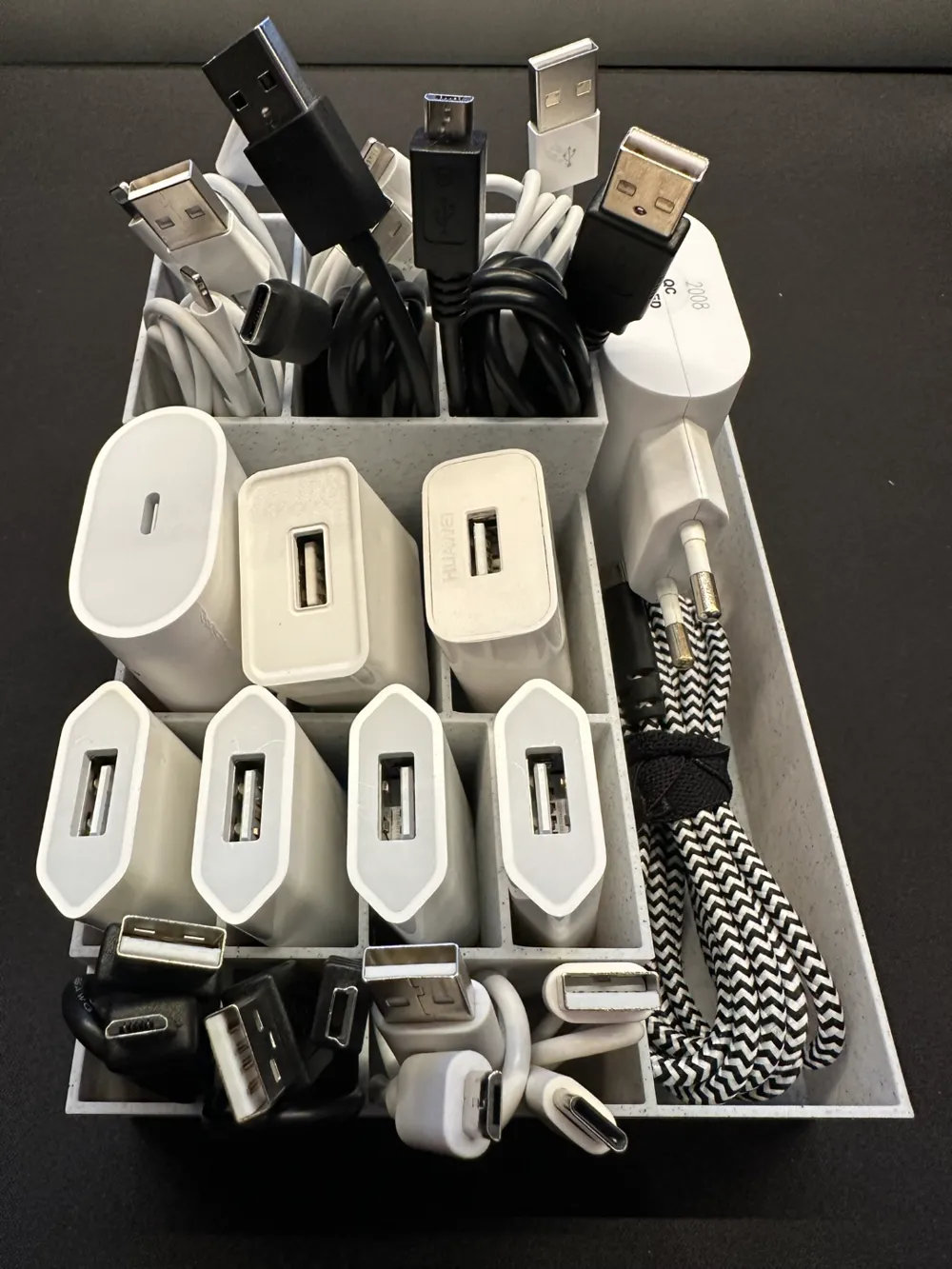 Phone Charger Organizer v.2.0 by Morris MakerWorld