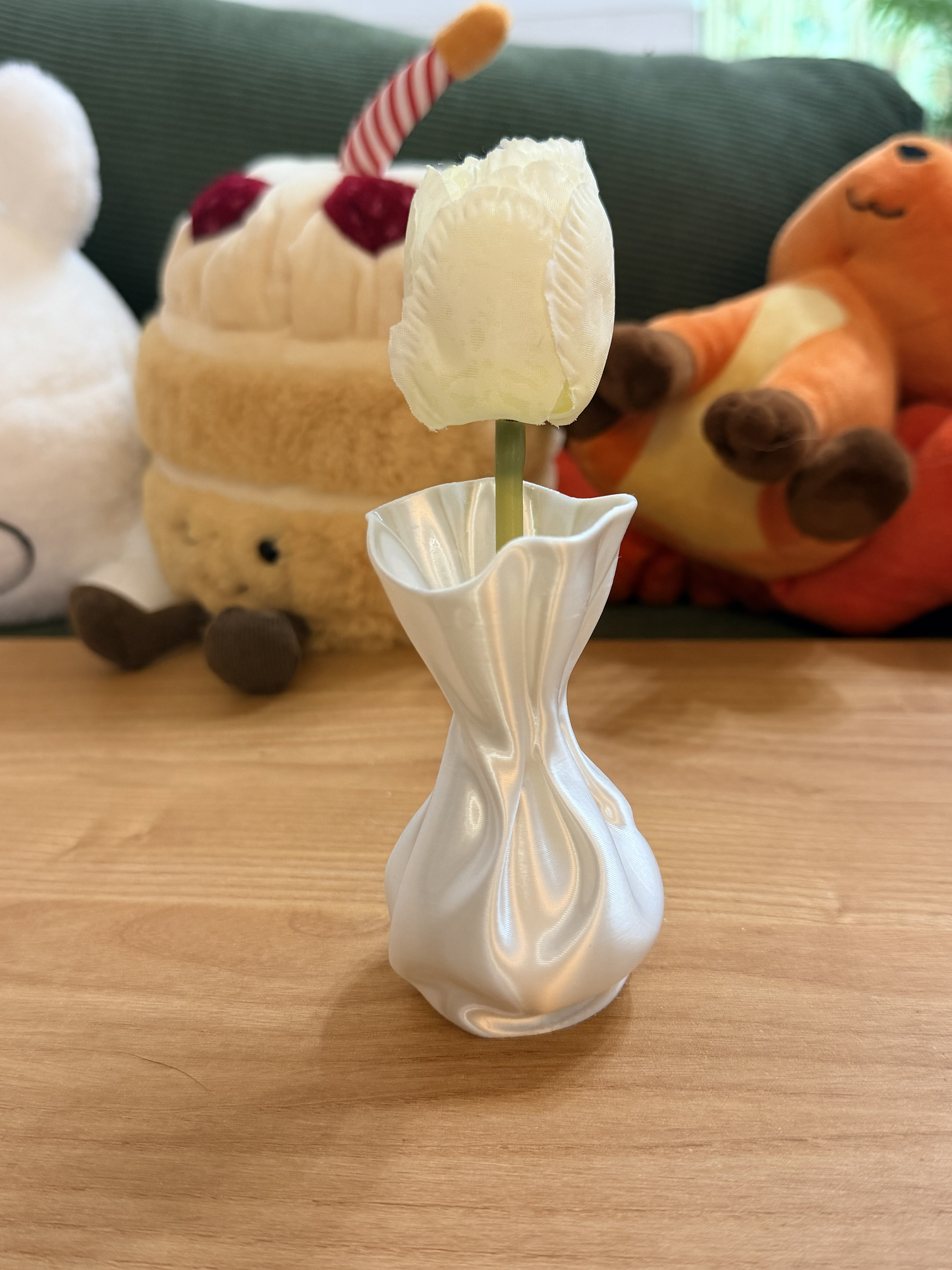 Miniatura 2 do modelo 3D 艺术丝绸花瓶