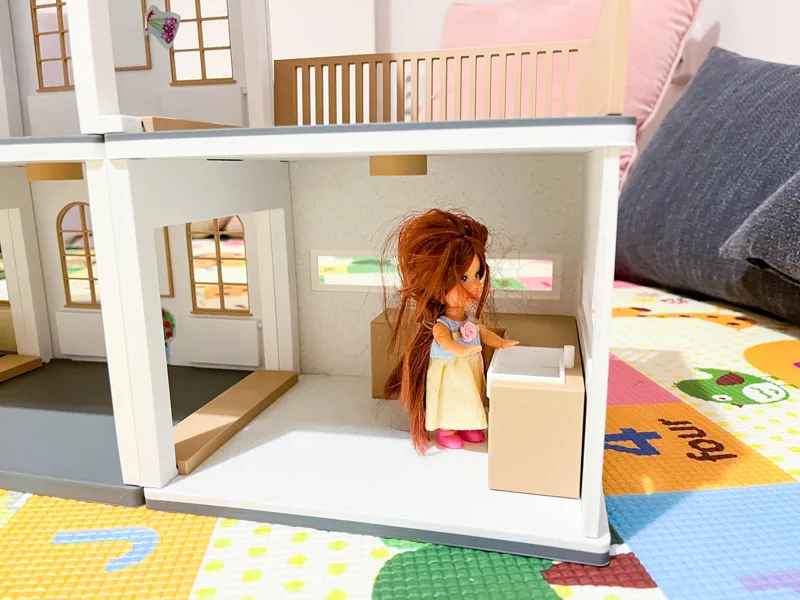 Kitchen line for a doll house