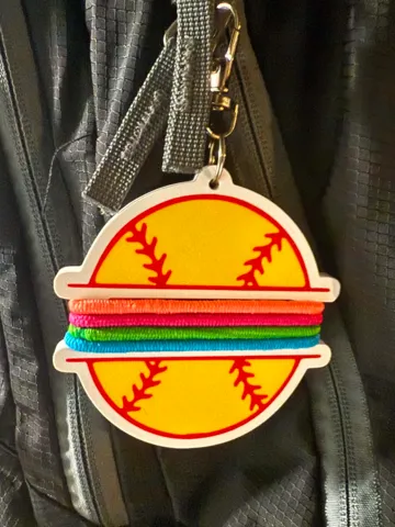 Accesorio para sujetar ligas de cabello: Softball Hair Tie Holder — vista de referencia 2