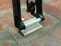 Support essieu traversant pour vélo route et VTT — photo 2