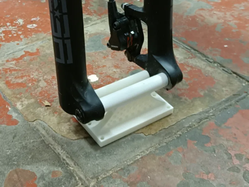 Thru axle mount for road bike and mountainbike