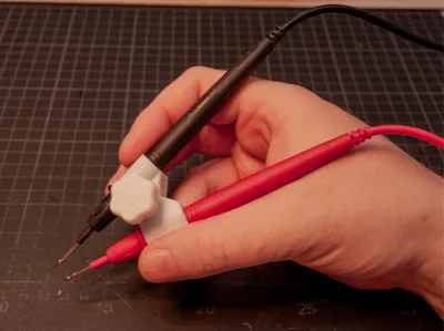 Adjustable / lockable multimeter probes connector