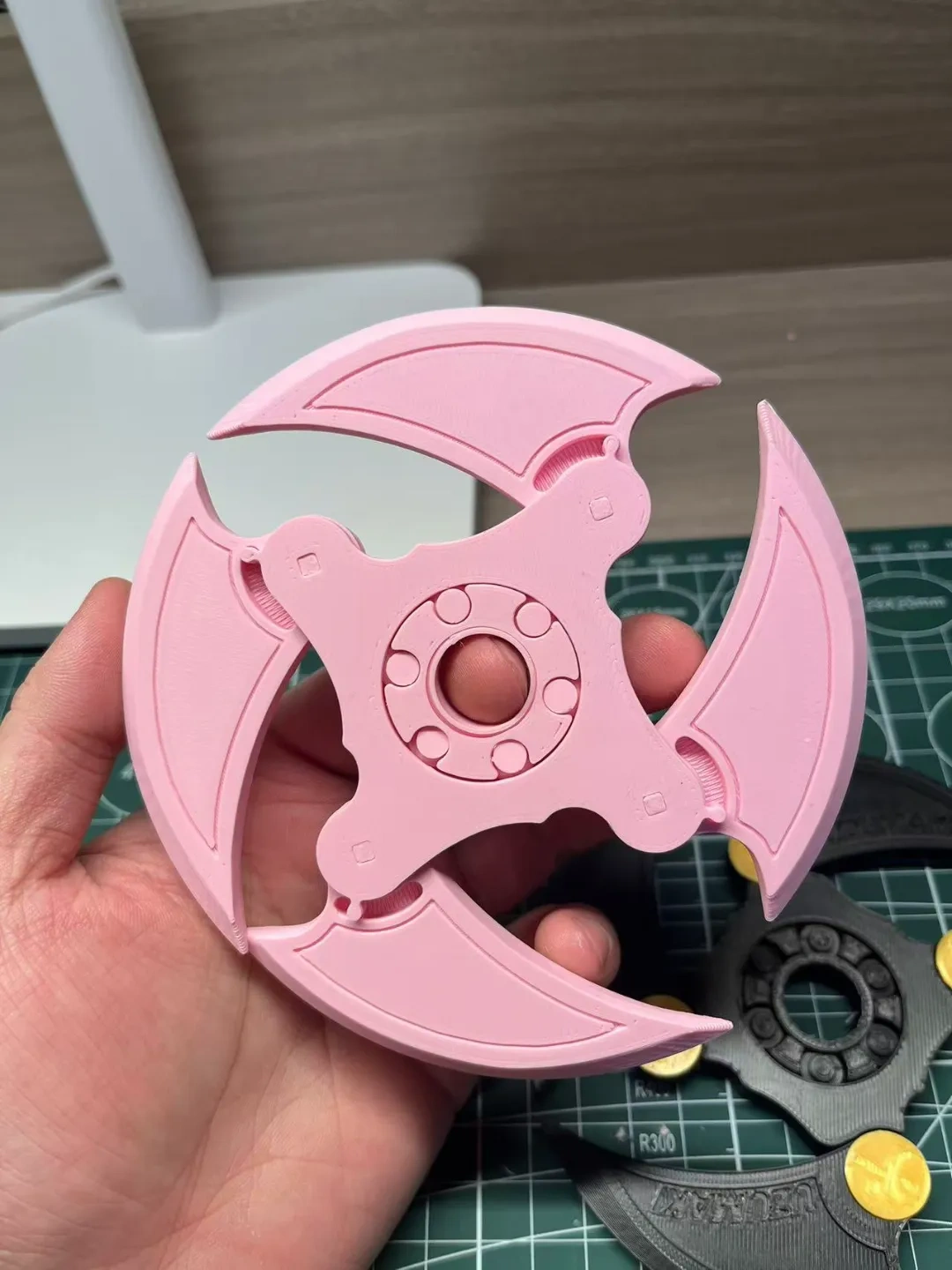Miniatura 2 do modelo 3D 手里剑 指尖陀螺旋转解压玩具
