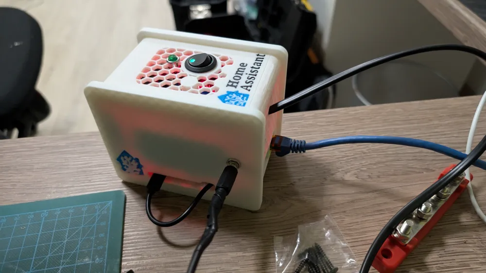 Raspberry Pi 4 Enclosure for 12V Home Assistant by i.koettkerMakerWorld ...