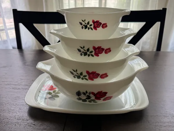 Présentoirs pour bols Pyrex Cinderella