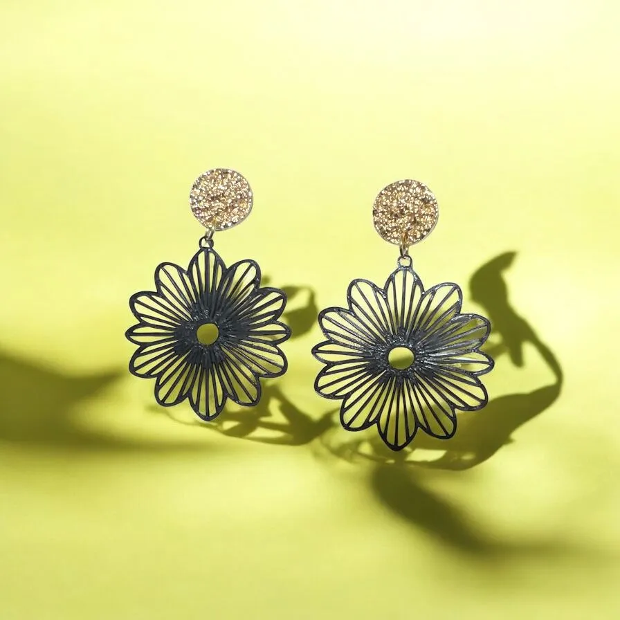 Pendientes sencillos flor view 3