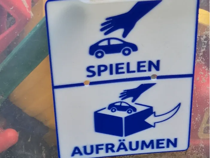 Spielplatz-Ordnungsschild
