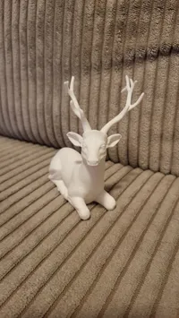 Cerf couché — sculpture décorative — photo 3