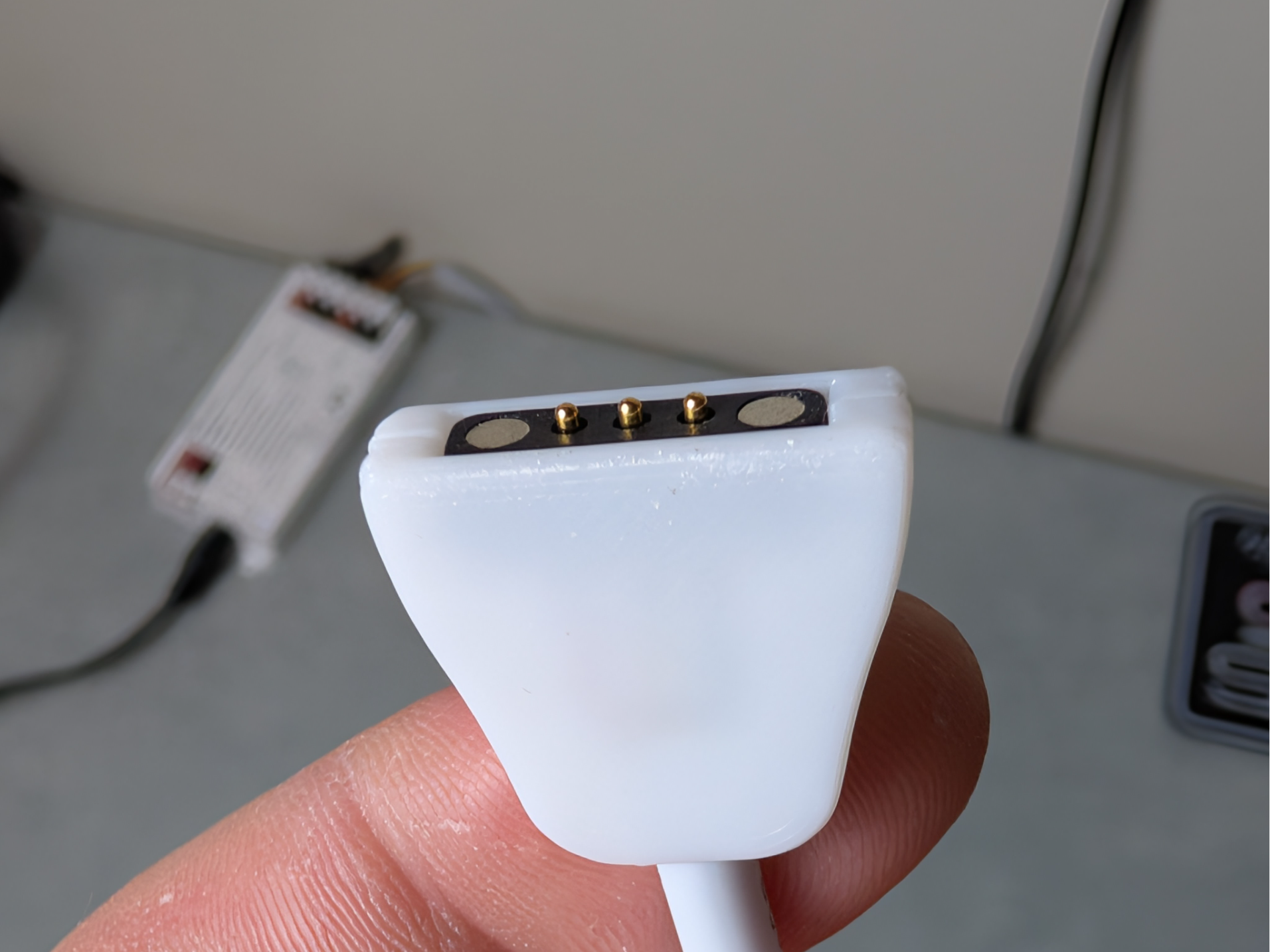 Magnetic pogo (3 pin) connector/ wire  housing 