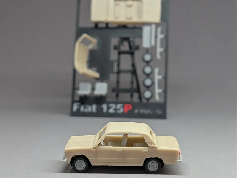 Fiat 125P KIT CARD miniature model