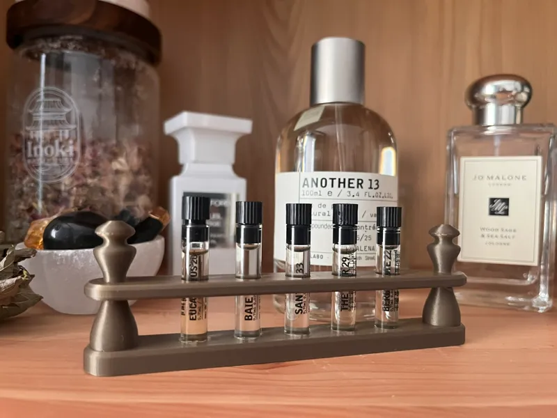 Perfume samples display stand
