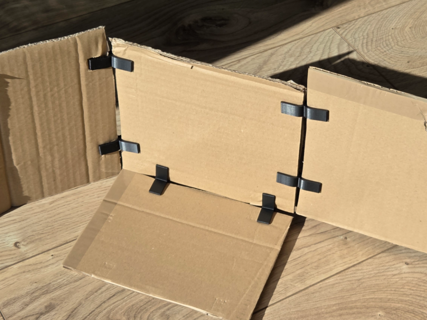 Cardclips - Cardboard connectors for kids