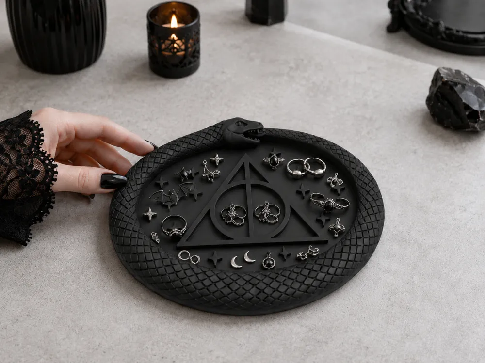 Bandeja organizadora: Goth Harry Potter Jewelry Tray Deathly Hallows. Referencia del modelo original.