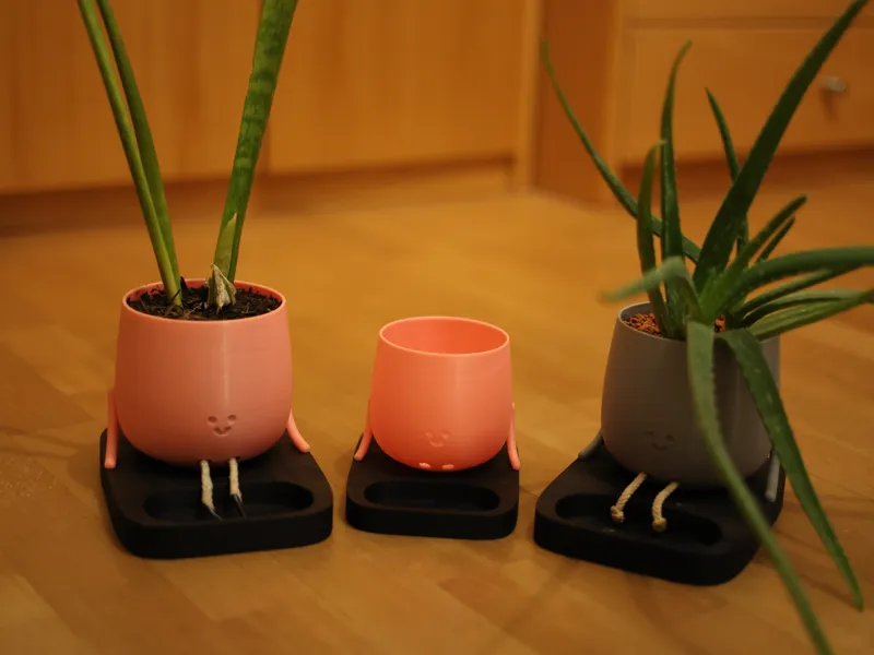Süßer Blumentopf mit Teich