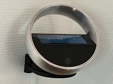 Beoremote Halo wall bracket with wireless charging