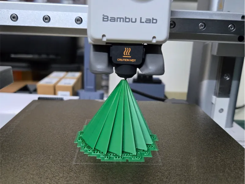 christmas tree in wind