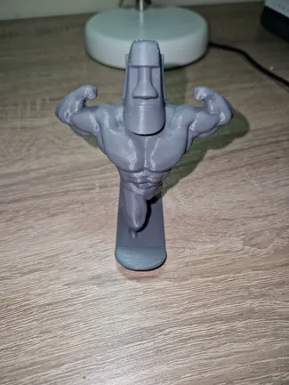 Buff Moai with skateboard