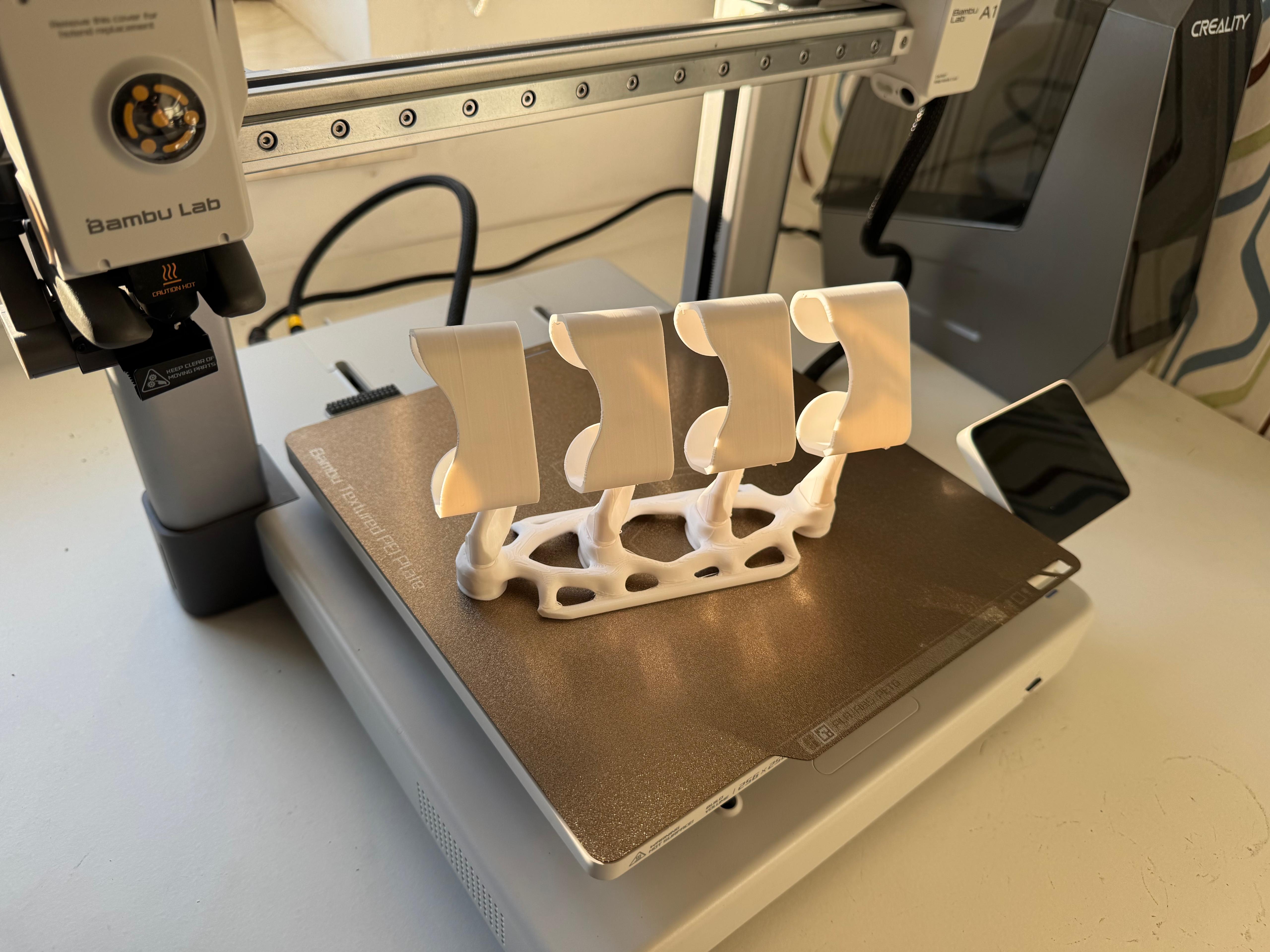 Miniatura 1 do modelo 3D Bionic Watchholder