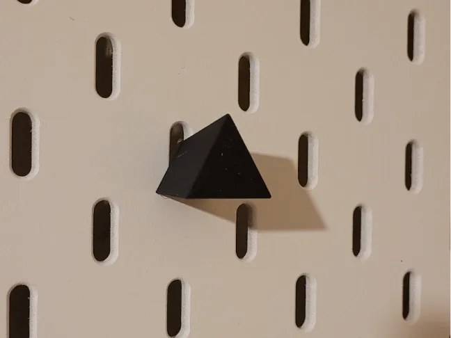 Triangular SKADIS Peg