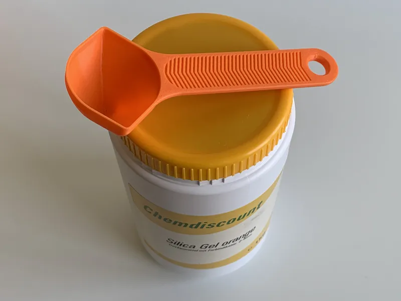 Ambidextrous Desiccant Scoop - No Supports