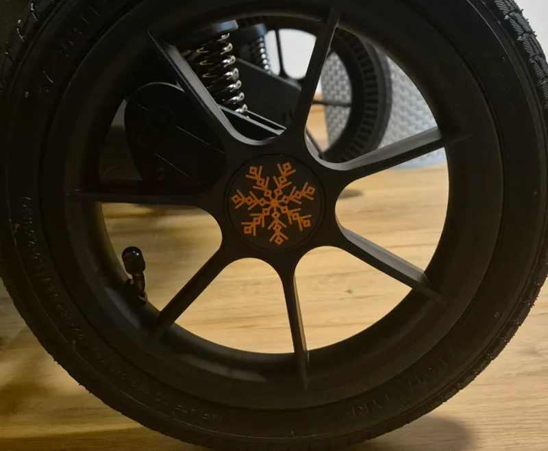 Kinderwagen Radkappe mit Schneeflocke