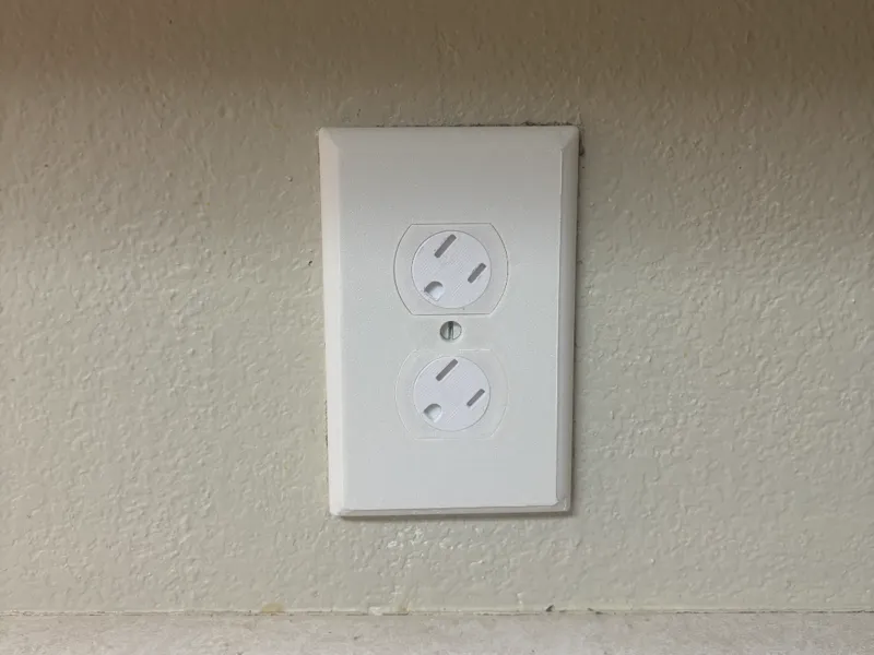 Outlet Cover (Self-Closing)