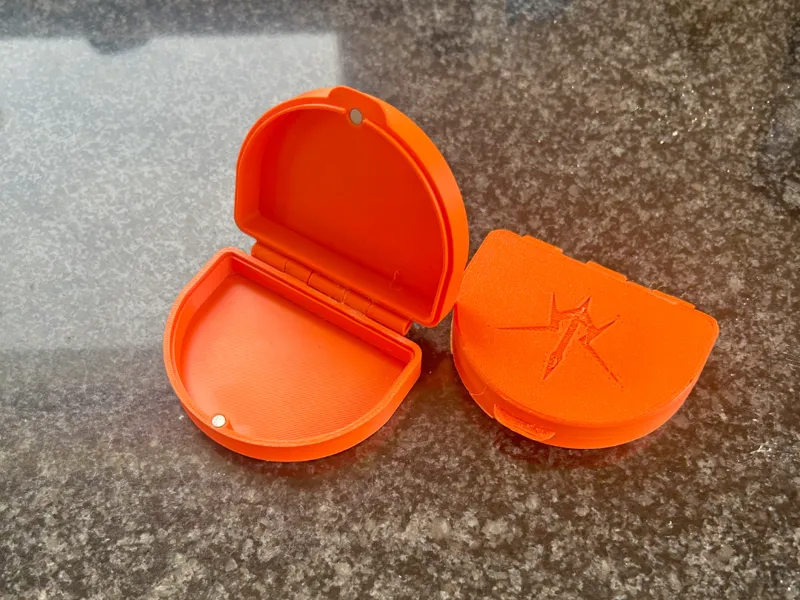 Retainer / Gum-Shield container 