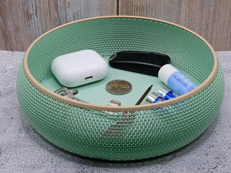 Design Bowl with triangle pattern and lid