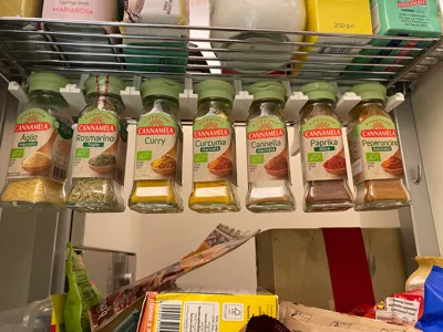 Cannamela and Primia spice holder