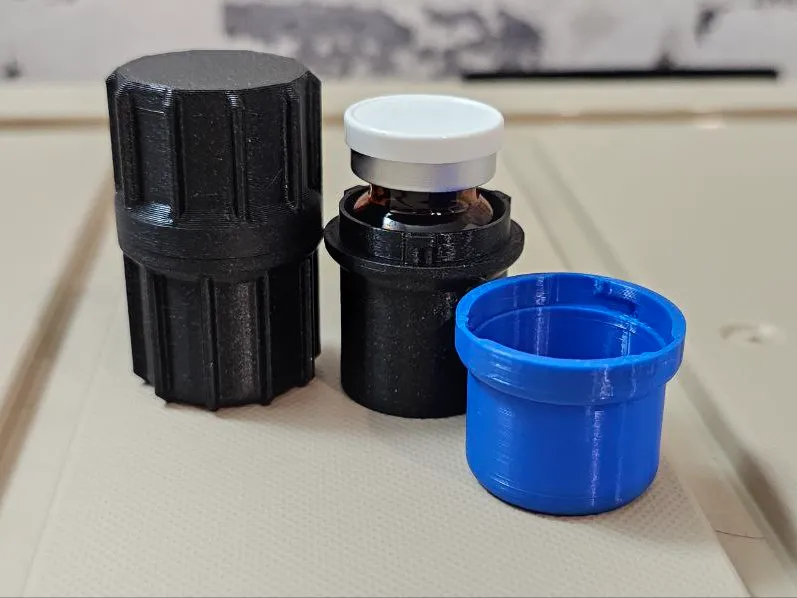 Small Twist Lock Containers for 5ml and 7ml vials