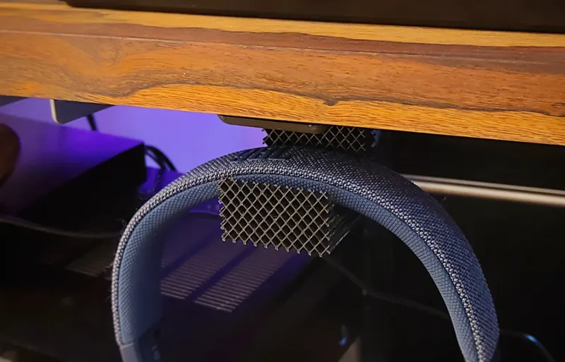 Headphones desk holder/stand grid textured