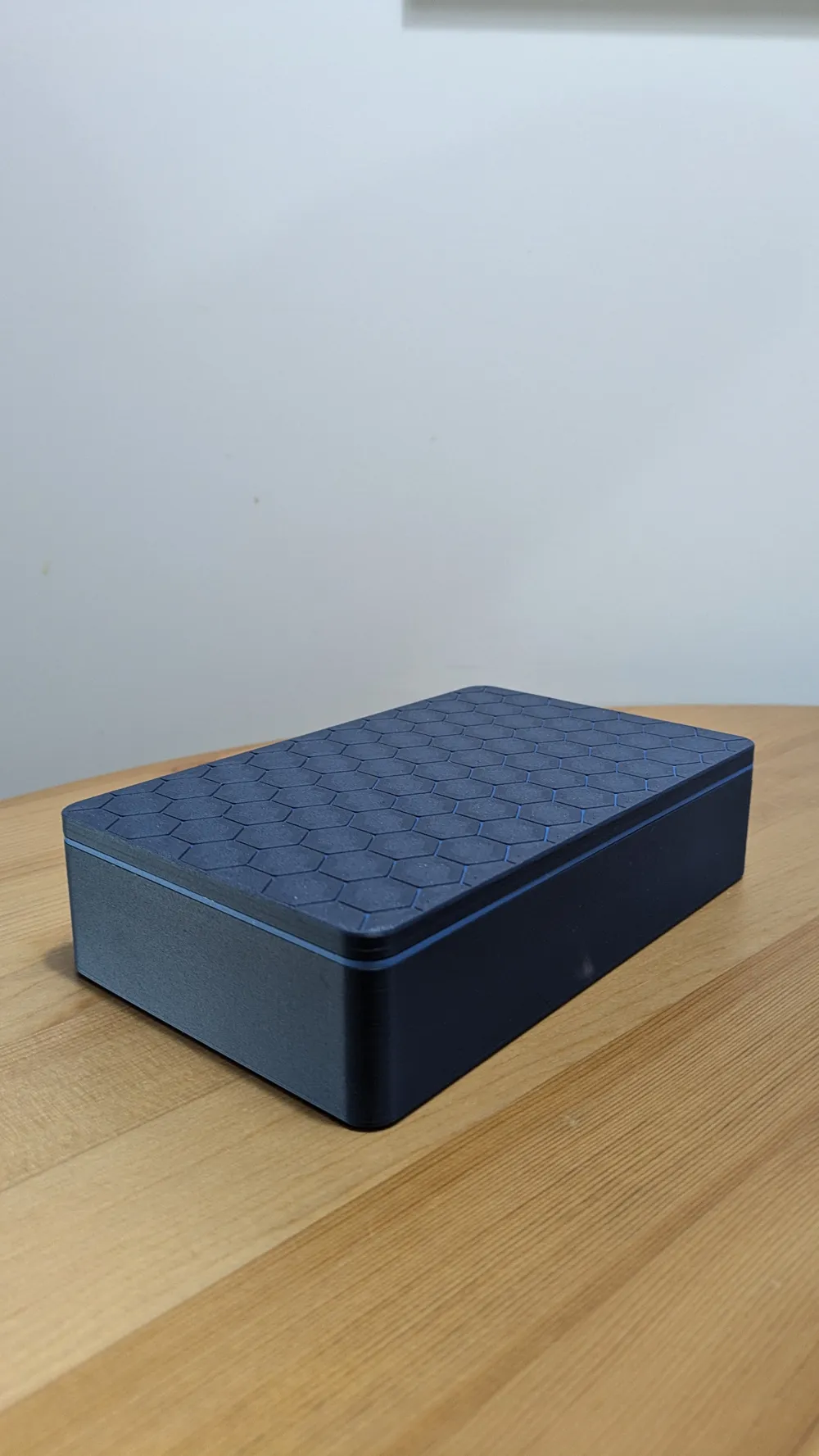 Beautiful Box with Hex Pattern and Lid on Hinges - Free 3D Print Model ...