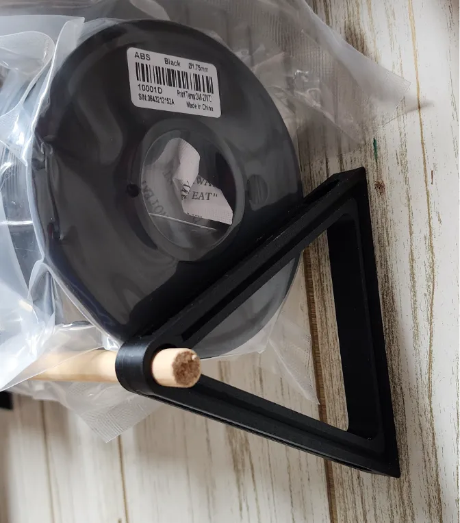 Small spool holder wall bracket