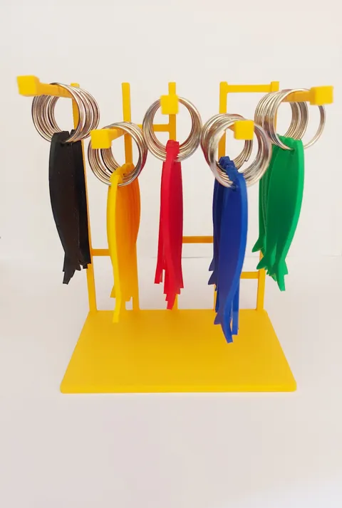 ARt Keychain or earrings stand view 2