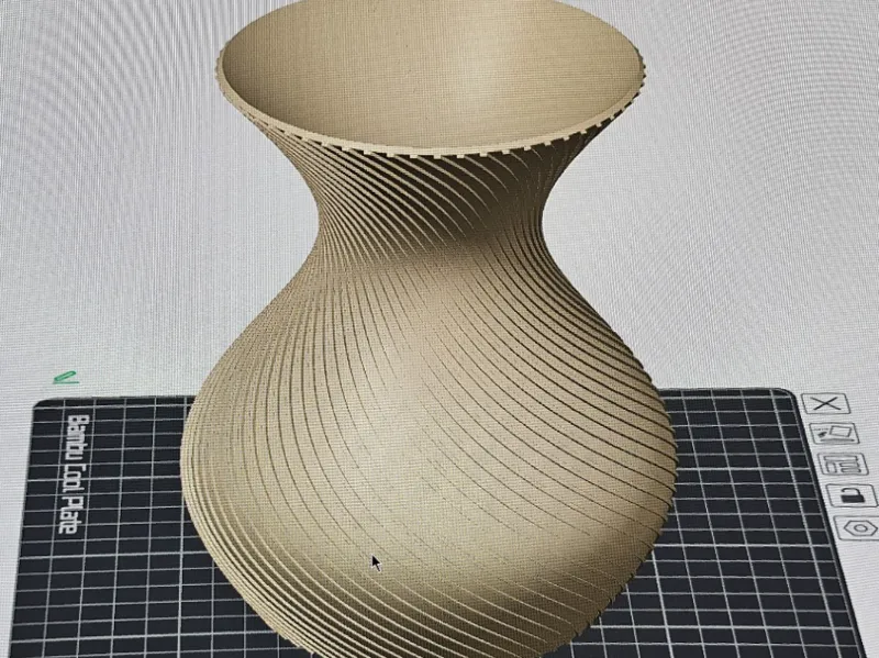 Gestreifte Vase