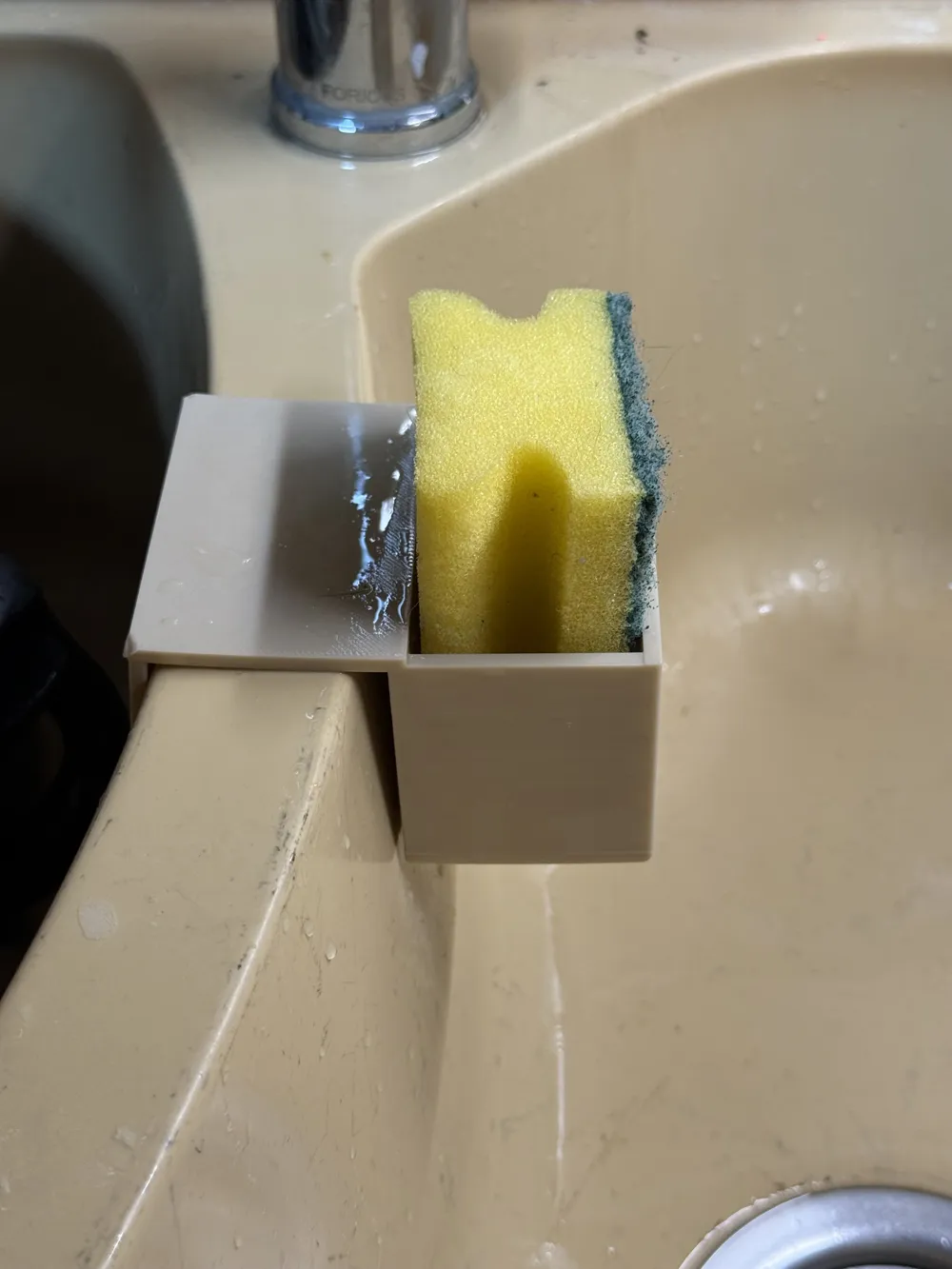 Sponge Holder - Free 3D Print Model - MakerWorld