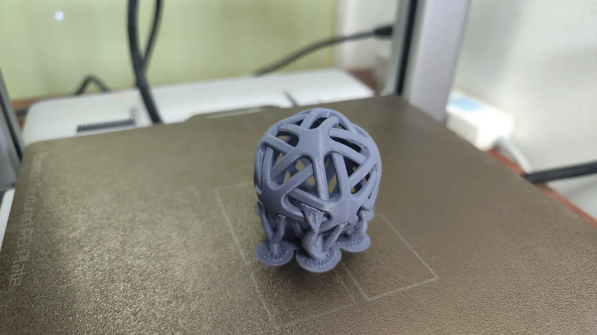 Miniatura 2 do modelo 3D 宠物镂空球玩具