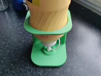 Condiments holder
