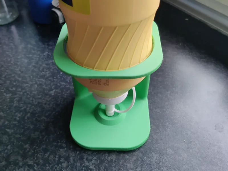 Condiments holder