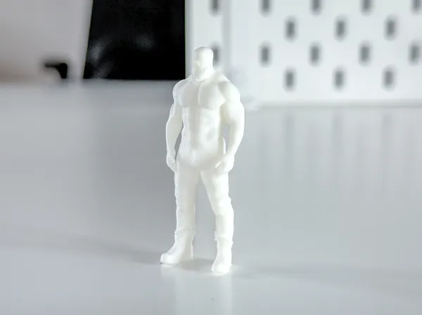 Homme fort miniature pour diorama