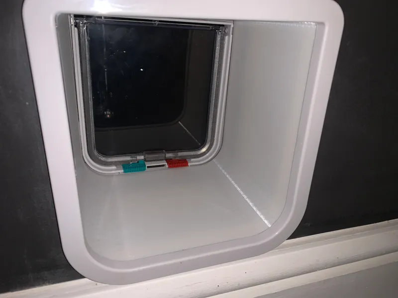 Cat flap tunnel