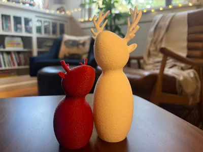 Minimalistic Reindeer Sculpture - Adult and Baby