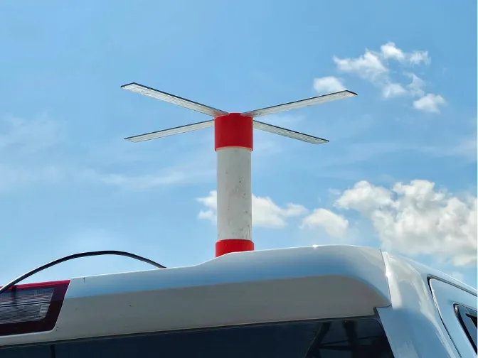 UHF Satcom X-Wing antenna