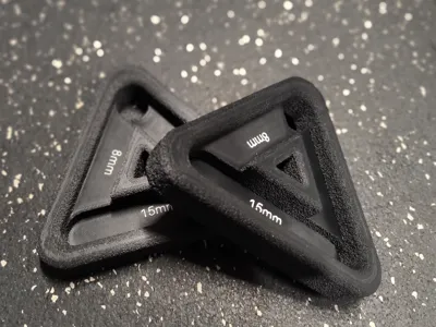 Triangle Hangboard