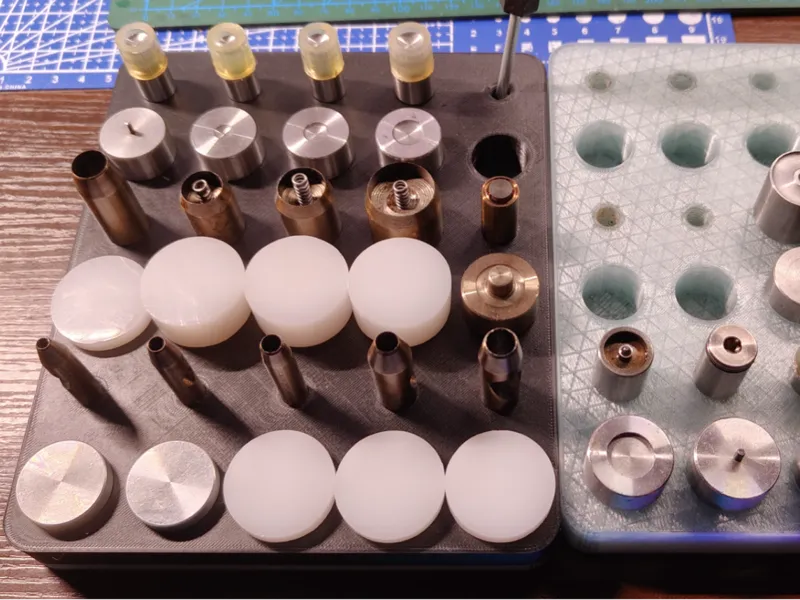Hand press mold holder