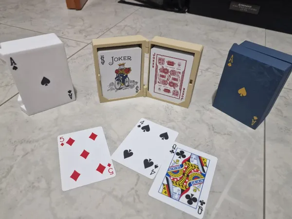DeckBuddy, boîte double pour jeux de cartes